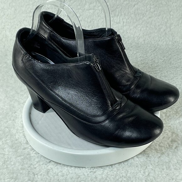 Clarks Artisan Booties Womens US Sz 9M Black 87481 Leather Block Ankle Zipper - Picture 1 of 10
